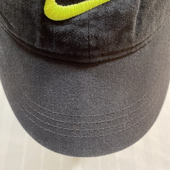 Nike black children’s velcro back ball cap - Picture 4 of 7